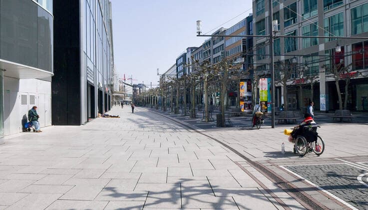 28 03 2020, xblx, Frankfurt on day 6 of the contact ban, only a few people on the Zeil Frankfurt am Main