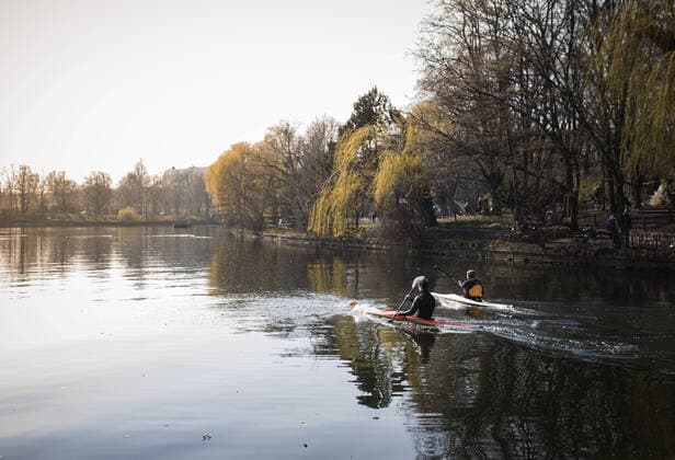 Two paddlers, recorded in the canal at the so-called drei lander eck Treptow, Neukoelln, Kreutzberg in Berlin 28 03 2020 Berlin Germany Copyright: xFelixxZahn photothek.netx