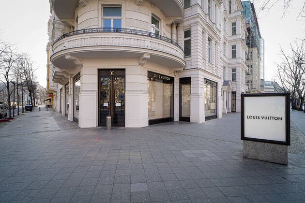 28 03 2020,Berlin,Germany,GER,the city in times of the Corona pandemic, Louis Vuitton branch on Kurfürstendamm is closed
