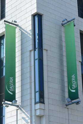 Galeria Karstadt Kaufhof applies for state aid The Corona crisis threatens to tear the barely half-won ground from under the feet of Galeria Karstadt Kaufhof Now, according to LZ Informationen, the department store group has applied for state aid Galeri xRx