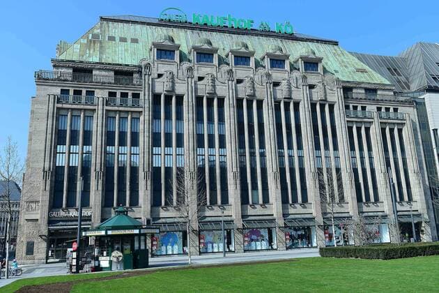 Galeria Karstadt Kaufhof applies for state aid The Corona crisis threatens to tear the barely half-won ground from under the feet of Galeria Karstadt Kaufhof Now, according to LZ Informationen, the department store group has applied for state aid Galeri xRx