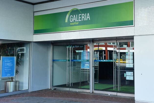 Galeria Karstadt Kaufhof applies for state aid The Corona crisis threatens to tear the barely half-won ground from under the feet of Galeria Karstadt Kaufhof Now, according to LZ Informationen, the department store group has applied for state aid Galeri xRx