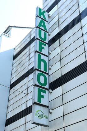 Galeria Karstadt Kaufhof applies for state aid The Corona crisis threatens to tear the barely half-won ground from under the feet of Galeria Karstadt Kaufhof Now, according to LZ Informationen, the department store group has applied for state aid Galeri xRx