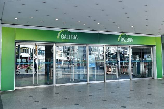 Galeria Karstadt Kaufhof applies for state aid The Corona crisis threatens to tear the barely half-won ground from under the feet of Galeria Karstadt Kaufhof Now, according to LZ Informationen, the department store group has applied for state aid Galeri xRx