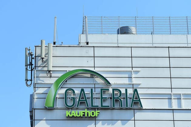 Galeria Karstadt Kaufhof applies for state aid The Corona crisis threatens to tear the barely half-won ground from under the feet of Galeria Karstadt Kaufhof Now, according to LZ Informationen, the department store group has applied for state aid Galeri xRx