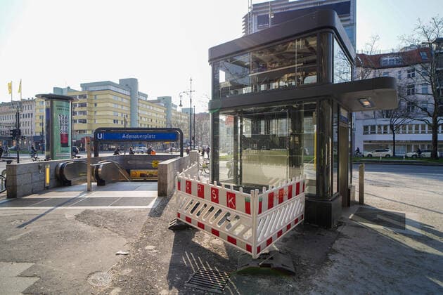 28 03 2020,Berlin,Germany,GER,the city in times of the Corona Pandemic, U Station entrance Adenauerplatz Elevator