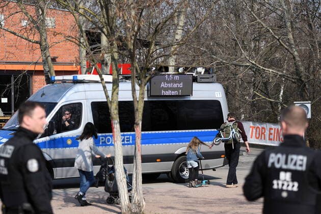 Berlin policemen point out the exit and contact blocks They also make loudspeaker announcements and ask everyone who is sitting or lying down on the lawn in the park at Gleisdreieck to move away.