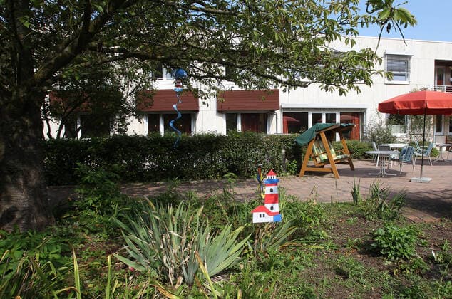 Archive photos, taken 2014 Exterior view of the Hanns Lilje retirement home of the Diakonie in Wolfsburg, it is the hotspot of the corona epidemic in Wolfsburg 12 Dead Garden View Wolfsburg