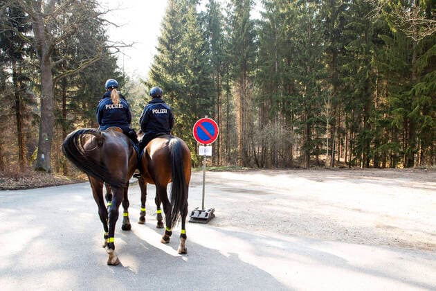 Policewomen of the police riding team Großerkmannsdorf control the observance of the limited curfew in connection with the fight against the coronavirus in the Tharandter Wald near Grillenburg