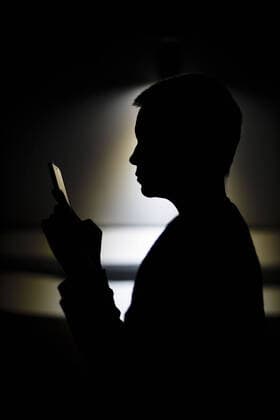 Symbol photo on the topic of loneliness and isolation A woman sits on the couch at night and looks into a smartphone Berlin, 25 03 2020 To slow the spread of the corona virus, COVID 19, SARS CoV 2, curfews have been ordered in Germany Single people threatened by isolation and quarantines Loneliness and depression Social contacts kâˆöâˆnnen to be maintained only digitally Berlin Germany Copyright: xphotothek xThomasxTrutschelx