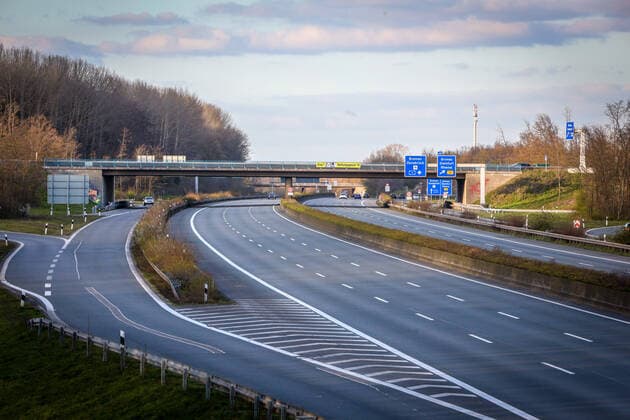 DEU, Germany, North Rhine-Westphalia, Münster, 28 03 2020 Empty motorway, on the federal motorway 1, BAB 1, Autobahn 1, A1, there are only a few vehicles on the road in the area of the Münster North junction