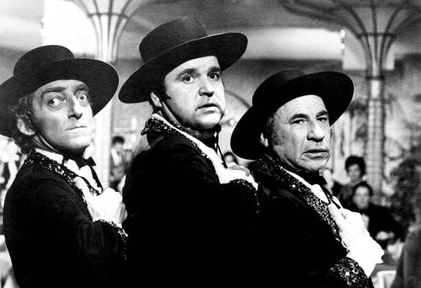 SILENT MOVIE, from left, Marty Feldman, Dom Deluise, Mel Brooks, 1976, TM & Copyright 20th Century Fox Film Corp. All rights reserved. 20thCentFox Courtesy Everett Collection !ACHTUNG AUFNAHMEDATUM GESCHÃ„TZT! PUBLICATIONXNOTxINxCANxCHNxFRAxITAxJPNxNORxPOLxRUSxESPxUKxUSA Copyright: x20thCentFox CourtesyxEverettxCollectionx MBDSIMO FE017