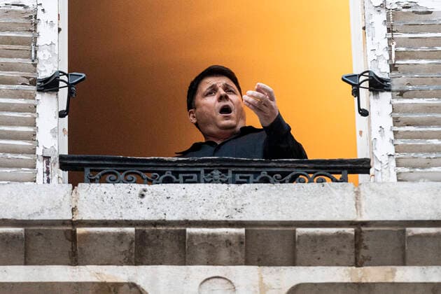 Bilder des Jahres 2020, Entertainment 03 März Entertainment Themen der Woche KW13 Le Tenor Stephane Senechal (ne Malbec Garcia) - chanteur lyrique offre un concert chaque soir depuis la fenetre de son appartement NEWS : COVID19 - Paris - 28 03 2020 JBAutissier Panoramic 