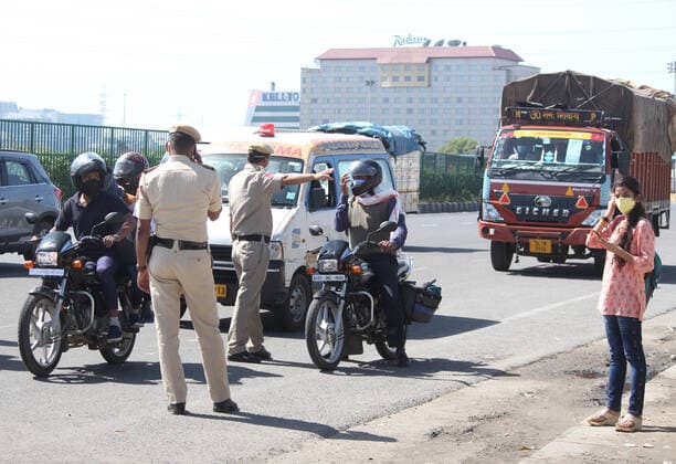 GURUGRAM, INDIA - MARCH 28: Gurugram Police personnel screen for curfew pass at Delhi-Gurugram border after it was sealed during the Day 4 of 21 day nationwide lockdown to curb the spread of coronavirus, near Sirhaul toll plaza, on March 28, 2020 in Gurugram, India. (Photo by Yogendra Kumar Hindustan Times ) Coronavirus Update: Amid Lockdown, A Sea Of Migrants In Delhi-NCR Try To Find Their Way Back Home