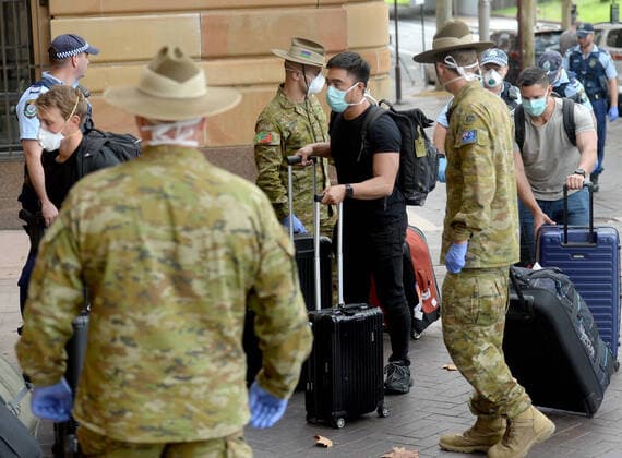 AUSTRALIA CORONAVIRUS COVID-19, Returning overseas travellers are ushered into the InterContinental Hotel for the beginning of their 14-day imposed quarantine in Sydney, Sunday, March 29, 2020. ( NO ARCHIVING, EDITORIAL USE ONLY, NO USE IN BOOKS WITHOUT CONSENT SYDNEY NSW AUSTRALIA  Copyright: xJEREMYxPIPERx 20200329001460665345