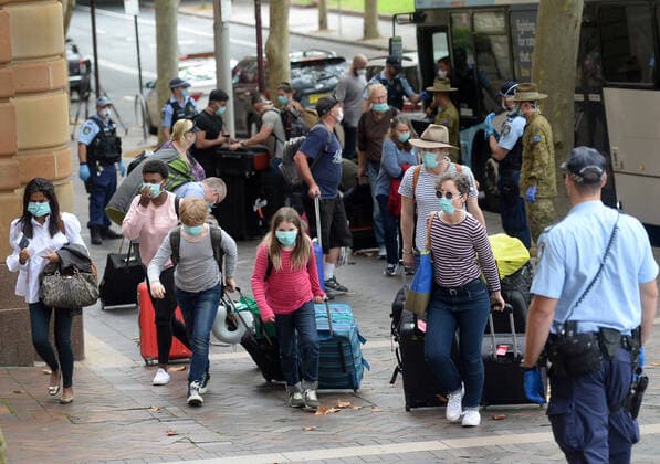 AUSTRALIA CORONAVIRUS COVID-19, Returning overseas travellers are ushered into the InterContinental Hotel for the beginning of their 14-day imposed quarantine in Sydney, Sunday, March 29, 2020. ( NO ARCHIVING, EDITORIAL USE ONLY, NO USE IN BOOKS WITHOUT CONSENT SYDNEY NSW AUSTRALIA  Copyright: xJEREMYxPIPERx 20200329001460666815