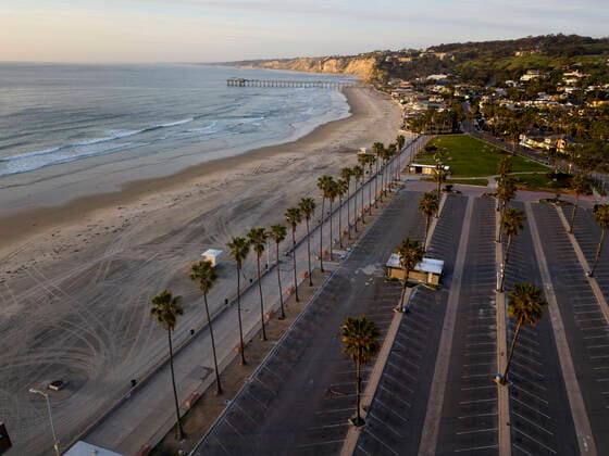 News Bilder des Tages March 28, 2020, San Diego, California, USA: La Jolla Shores beach, a popular beach among tourists, surfers, and scuba divers in San Diego is empty and closed to the public due to coronavirus. San Diego USA - ZUMAa97_ 20200328_zaf_a97_003 Copyright: xK.C.xAlfredx