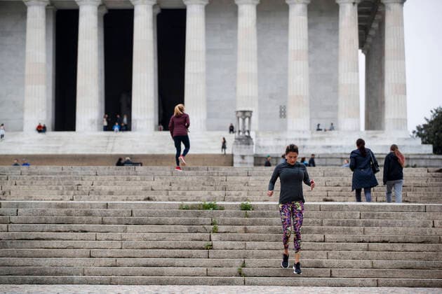 (200328) -- WASHINGTON, March 28, 2020 (Xinhua) -- People are seen at the Lincoln Memorial in Washington D.C., the United States, on March 28, 2020. The United States has reported more than 2,000 COVID-19 deaths, according to the latest tally from Johns Hopkins University s Center for Systems Science and Engineering (CSSE). As of 6:40 p.m. on Saturday (2240 GMT), there were more than 121,000 confirmed cases in the United States, with 2,010 deaths, an interactive map maintained by the CSSE showed. (Photo by Ting Shen Xinhua) U.S.-WASHINGTON D.C.-COVID-19-CASES