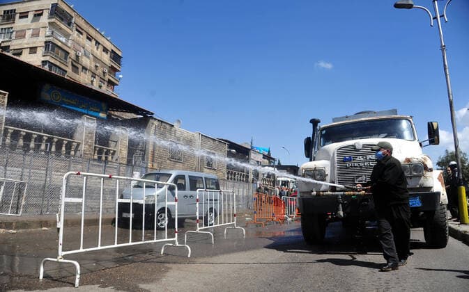 News Bilder des Tages (200329) -- DAMASCUS, March 29, 2020 -- A worker cleans a street in Damascus, capital of Syria, on March 28, 2020. Syria has so far registered five coronavirus cases. (Photo by Xinhua) SYRIA-DAMASCUS-COVID-19-FIVE CASES AmmarxSafarjalani 