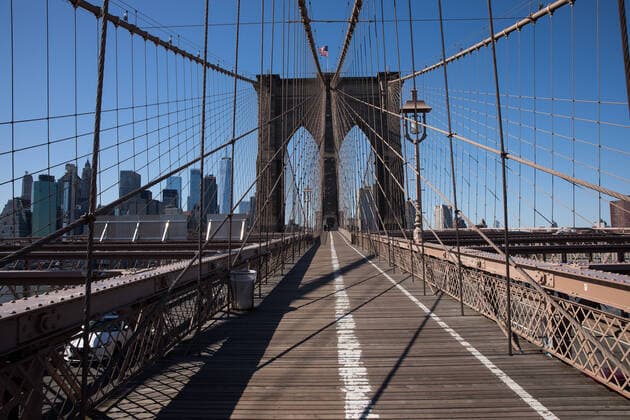 (200329) -- BEIJING, March 29, 2020 -- Photo taken on March 27, 2020 shows the empty pedestrian walk on the Brooklyn Bridge in New York, the United States. (Photo by Xinhua) XINHUA PHOTOS OF THE DAY MichaelxNagle 