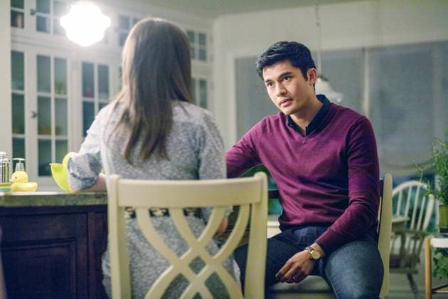 A SIMPLE FAVOR, from left, Anna Kendrick, Henry Golding, 2018. ph: Peter Iovino. Lionsgate courtesy Everett Collection (FSC:RR) !ACHTUNG AUFNAHMEDATUM GESCHÃ„TZT! PUBLICATIONXNOTxINxCANxCHNxFRAxITAxJPNxNORxPOLxRUSxESPxUKxUSA Copyright: xLionsxGate CourtesyxEverettxCollectionx MCDAASI EC017