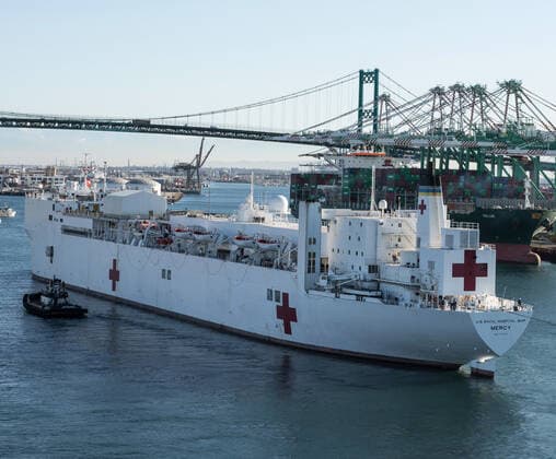 March 29, 2020, Los Angeles, California, United States Of America: LOS ANGELES, CA - MARCH 27: The Military Sealift Command hospital ship USNS Mercy (T-AH 19) arrives in Los Angeles, Calif., March 27, 2020. Mercy deployed in support of the nationâ€⠢s COVID-19 response efforts, and will serve as a referral hospital for non-COVID-19 patients currently admitted to shore-based hospitals. This allows shore base hospitals to focus their efforts on COVID-19 cases. One of the Department of Defenseâ€⠢s missions is Defense Support of Civil Authorities. DOD is supporting the Federal Emergency Management Agency, the lead federal agency, as well as state, local and public health authorities in helping protect the health and safety of the American people on March 27, 2020 in Los Angeles, California..People: USNS Mercy Los Angeles United St - ZUMAn287 20200329_zaa_n287_003 Copyright: xSMGx