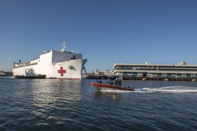 March 27, 2020, Los Angeles, California, United States Of America: LOS ANGELES, CA - MARCH 27: The Military Sealift Command hospital ship USNS Mercy (T-AH 19) arrives in Los Angeles, Calif., March 27, 2020. Mercy deployed in support of the nations COVID-19 response efforts, and will serve as a referral hospital for non-COVID-19 patients currently admitted to shore-based hospitals. This allows shore base hospitals to focus their efforts on COVID-19 cases. One of the Department of Defenses missions is Defense Support of Civil Authorities. DOD is supporting the Federal Emergency Management Agency, the lead federal agency, as well as state, local and public health authorities in helping protect the health and safety of the American people on March 27, 2020 in Los Angeles, California..People: USNS Mercy Los Angeles United States Of Amer - ZUMAn287 20200327_zaa_n287_009 Copyright: xSMGx