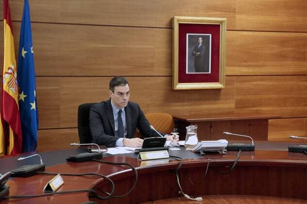 News Bilder des Tages Handout pictures provided by the Spanish Government that shows Prime Minister Pedro Sanchez during an Extraordinary Cabinet Meeting held at Moncloa Palace in Madrid on 29 March 2020 to talk about the new mesures and current situation of the coronavirus. Spain faces the 15th consecutive day of national lockdown in an effort to slow down the spread of the pandemic COVID-19 disease caused by the SARS-CoV-2 coronavirus. Extraordinary Cabinet Meeting !ACHTUNG: NUR REDAKTIONELLE NUTZUNG!  Copyright: xJosexMariaxCuadradoxJimenezx GRAF2989 20200329-637210784592647802