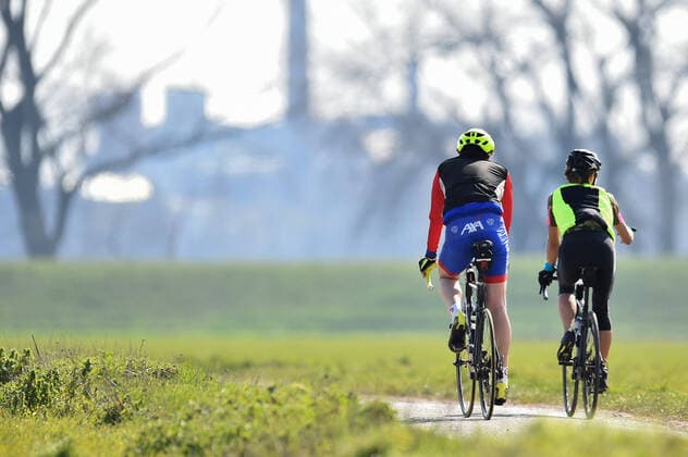 Cyclists riding along the canal, Corona impact in NRW, Krefeld, 28 03 2020, Krefeld North Rhine-Westphalia Germany