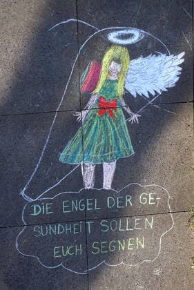 Children find the right words even in the chaos of health and paint wonderful pictures against the coronavirus seen in Neuss Plaster Painting Fertility Angel of Health Blessing