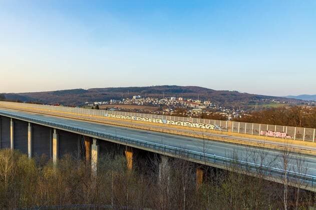 28 03 2020, federal motorway A3 Theißtal Niedernhausen, empty federal motorway A3 with view of the Theißtal bridge in Niedernhausen Niedernhausen BAB A3 Hesse Germany