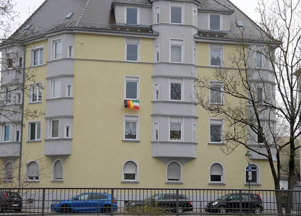 29 03 2020, xemx, News, emwirt, v l flags out of the window Germany and Italy solidarity Augsburg