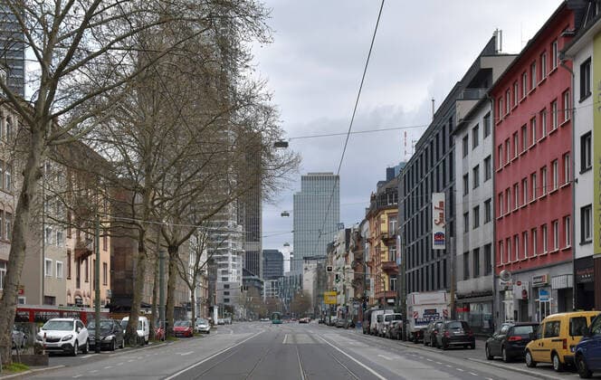 29 03 2020, xblx, Frankfurt on day 7 of the contact ban, streets almost empty, emwirt, Mainzer Landstrasse Frankfurt am Main