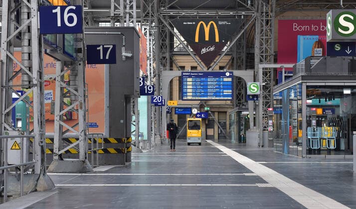 29 03 2020, xblx, Frankfurt on day 7 of the contact ban, hardly any people at Frankfurt central station