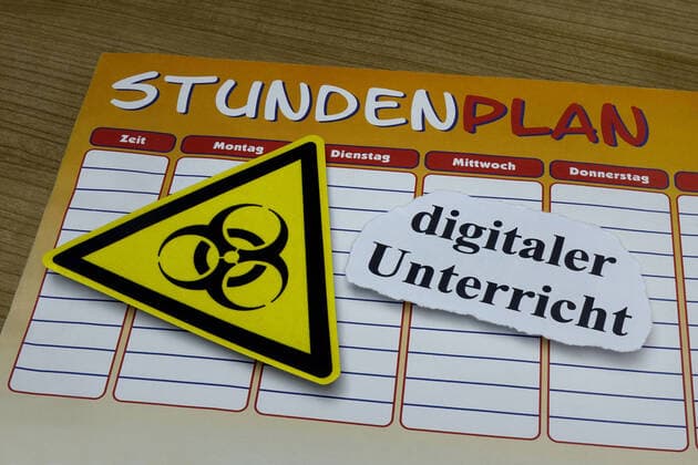 Timetable and digital teaching Timetable and digital teaching, 28 03 2020, Borkwalde, Brandenburg, On a timetable is the lettering of digital teaching