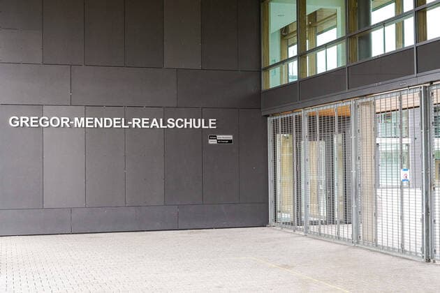 Impressions from Heidelberg district Kirchheim in Baden Württemberg in the days of the corona contact ban, the picture shows the closed entrance to the Gregor Mendel secondary school, school, school system, closed, access prohibited, corona crisis, contact ban, symbol photo, symbol image, symbol, 29 03 2020, Heidelberg Germany , News, Coronavirus, Impressions from Heidelberg xozx