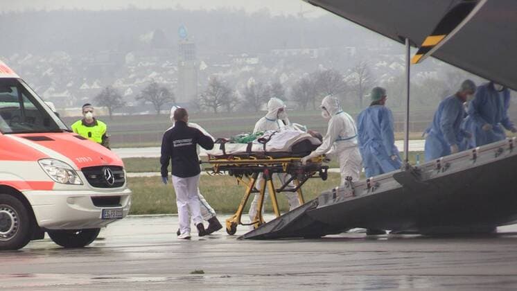 Air Force flies Corona Infected from Strasbourg to Stuttgart Continuation to Ulm to Covid Hospital 19 patients from France in Stuttgart Air Force transfers Corona Infected from Strasbourg to UlmBaden Württemberg, 70629 Stuttgart, Germany Copyright: 7aktuell.dex xNilsxReeh