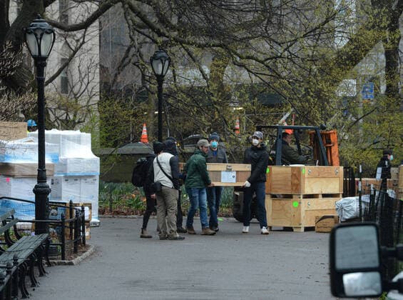 March 29, 2020, New York Manhattan, USA: NYC building the first makeshift in Central Parka fCross street from Mount Sinai Hospital. 03 29 20. New York Manhattan. 100 ST and 5 AV Central Park . New York Manhattan. USA - ZUMAs252 20200329_znp_s252_001 Copyright: xMarcusxSantosx