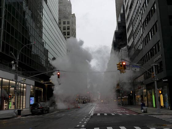 March 29, 2020, International, New York USA: (NEW) Covid-19 Movement in New York. March 29,2020, New York,USA:Apple store and Trump Tower closed and with empty streets in New York because of the coronavirus pandemic...Credit: Thenews2 International - ZUMAn293 20200329_znp_n293_012 Copyright: xJuliaxMineevax