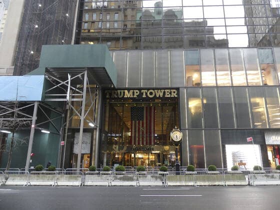 March 29, 2020, International, New York USA: (NEW) Covid-19 Movement in New York. March 29,2020, New York,USA:Apple store and Trump Tower closed and with empty streets in New York because of the coronavirus pandemic...Credit: Thenews2 International - ZUMAn293 20200329_znp_n293_019 Copyright: xJuliaxMineevax