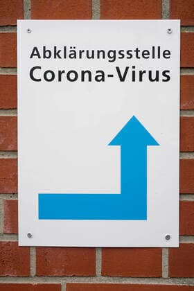 Corona test at the Vivantes Wenckebach Hospital in Berlin Tempelhof Corona virus clarification centre of the Vivantes Wenckebach Hospital in the Albrechtstrasse in Tempelhof