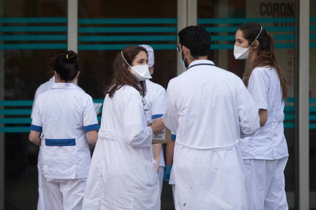 March 29, 2020, Madrid, MADRID, SPAIN: Details of the tribute to the Spanish health at 8 pm at the Hospital Universitario Fundacion Jimenez Diaz at the end of the second week after the Government declared the state of alarm in Spain and recommended people to stay at home to fight coronavirus COVID-19 on March 29, 2020 in Madrid, Spain Madrid SPAIN - ZUMAa181 20200329_zaa_a181_086 Copyright: xJoaquinxCorcherox