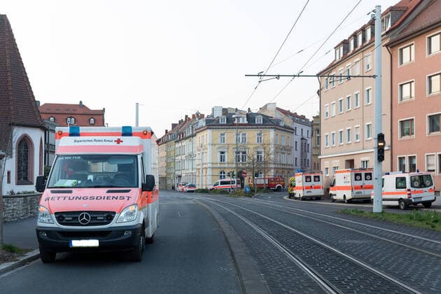 In the St Nikolaus senior citizens home in Würzburg, twelve residents have died of the corona virus in the past few days To prevent the further spread of the disease, the residents who currently tested positive will be separated from the remaining residents in a so-called cohort isolation on Saturday 28 03 20 The action will be carried out with a large contingent of aid and rescue workers Copyright: HMBxMediax xPattyxVarasano