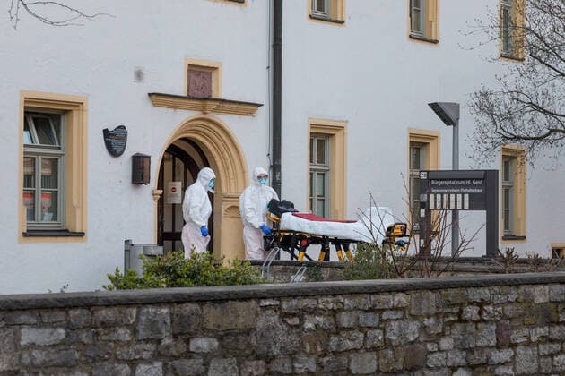In the St Nikolaus senior citizens home in Würzburg, twelve residents have died of the corona virus in the past few days To prevent the further spread of the disease, the residents who currently tested positive will be separated from the remaining residents in a so-called cohort isolation on Saturday 28 03 20 The action will be carried out with a large contingent of aid and rescue workers Copyright: HMBxMediax xPattyxVarasano