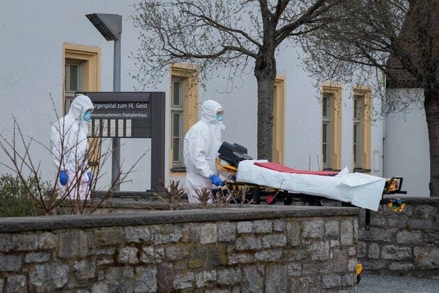 In the St Nikolaus senior citizens home in Würzburg, twelve residents have died of the corona virus in the past few days To prevent the further spread of the disease, the residents who currently tested positive will be separated from the remaining residents in a so-called cohort isolation on Saturday 28 03 20 The action will be carried out with a large contingent of aid and rescue workers Copyright: HMBxMediax xPattyxVarasano