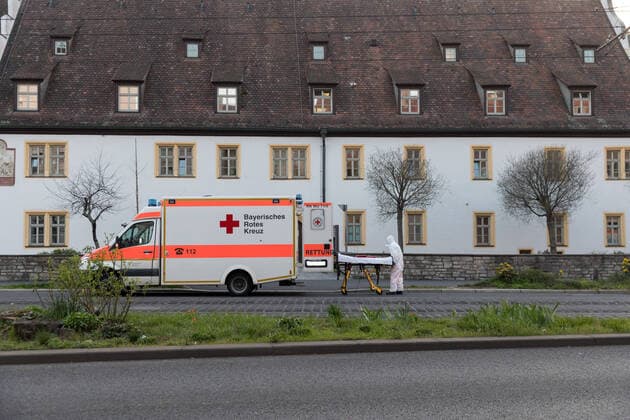 In the St Nikolaus senior citizens home in Würzburg, twelve residents have died of the corona virus in the past few days To prevent the further spread of the disease, the residents who currently tested positive will be separated from the remaining residents in a so-called cohort isolation on Saturday 28 03 20 The action will be carried out with a large contingent of aid and rescue workers Copyright: HMBxMediax xPattyxVarasano