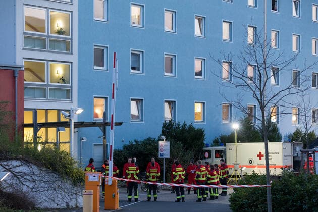 In the St Nikolaus senior citizens home in Würzburg, twelve residents have died of the corona virus in the past few days To prevent the further spread of the disease, the residents who currently tested positive will be separated from the remaining residents in a so-called cohort isolation on Saturday 28 03 20 The action will be carried out with a large contingent of aid and rescue workers Copyright: HMBxMediax xPattyxVarasano