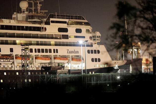 The Zaandam cruise sails towards the Panama Canal from the Pacific ocean, in Panama City, Panama, 29 March 2020. The Panamanian health authorities authorized for humanitarian reasons the transit through the Panama Canal of the cruise ship Zaandam, where four adults died in the midst of a total confinement of its passengers, two of whom tested positive for a COVID-19. Cruise with COVID-19 patients crosses the Panama Canal !ACHTUNG: NUR REDAKTIONELLE NUTZUNG!  Copyright: xBienvenidoxVelascox AME8897 20200330-637211494904384600
