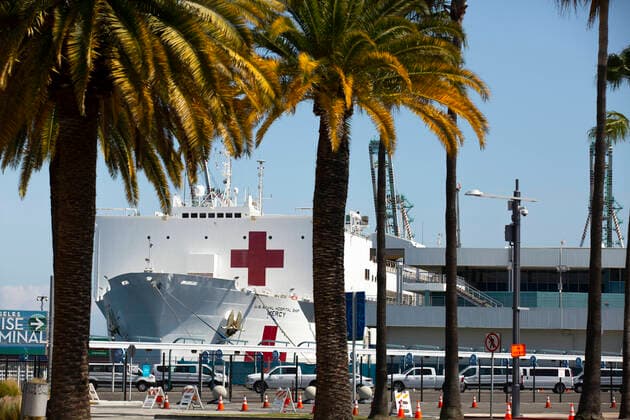 Mar 29, 2020 - San Pedro, California, U.S. - The Military Sealift Command hospital ship USNS Mercy (T-AH 19) is docked in Los Angeles Port helping to fight the coronavirus (COVID-19). The Mercy has roughly 800 medical staffers, 1,000 hospital beds and 12 operating rooms. San Pedro U.S. - ZUMAk136 20200329_int_k136_222 Copyright: xKatrinaxKochnevax