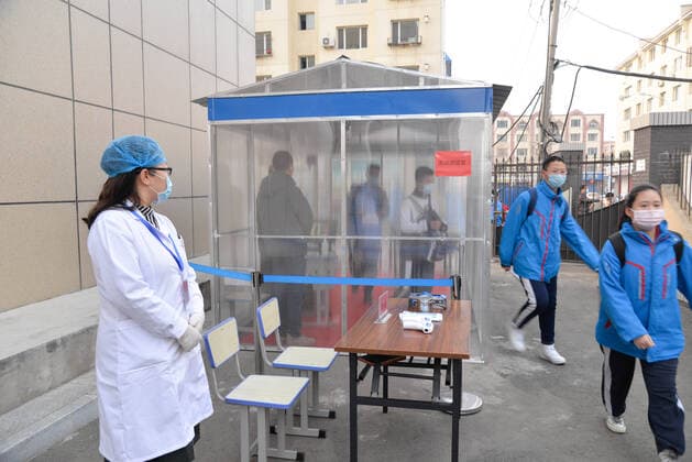 (200330) -- HOHHOT, March 30, 2020 -- Students enter the campus of Hohhot No. 6 Middle School in Hohhot, north China s Inner Mongolia Autonomous Region, March 30, 2020. Students in their final year of senior and junior high schools in Inner Mongolia returned to school and embraced their new spring semester on Monday. ) CHINA-INNER MONGOLIA-SCHOOL REOPENING (CN) WangxChunyan 